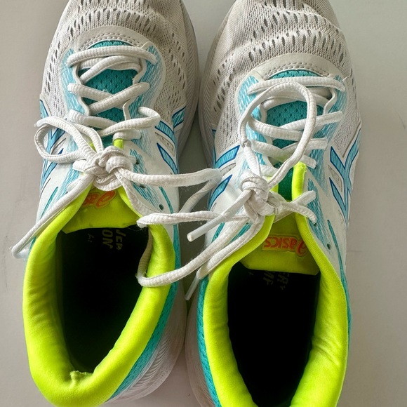 ASICS running shoes - Picture 3 of 6